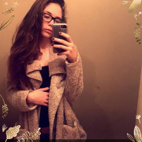 Meet your Posher, Aubrey - Picture 1 of 1